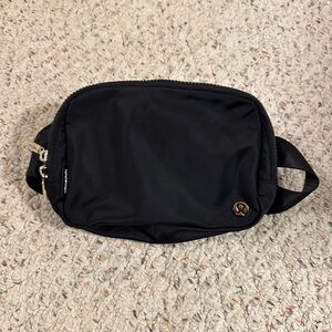 Lululemon 2L belt bag